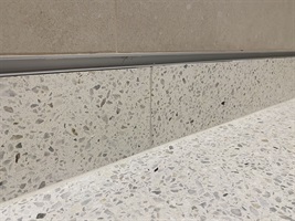 Terrazzo wall cladding with a shadow gap in Rezidence Churchill