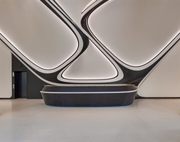Empfang von Masaryk Centre unter einer geschwungenen weißen Decke