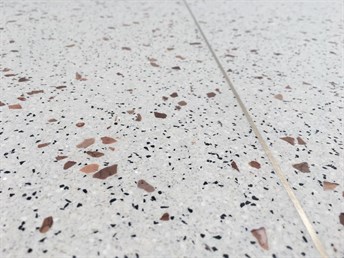 Detail dilatační spáry v litém teracu